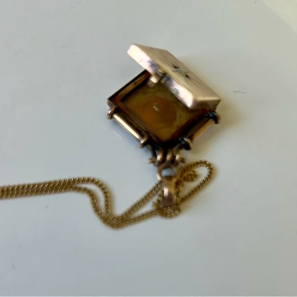 Vintage Antique 1890 Gold Locket with an Opal Necklace - Picture 7 of 7